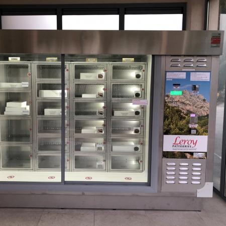 Distributeur à casiers réfrigéré : retrait et vente
